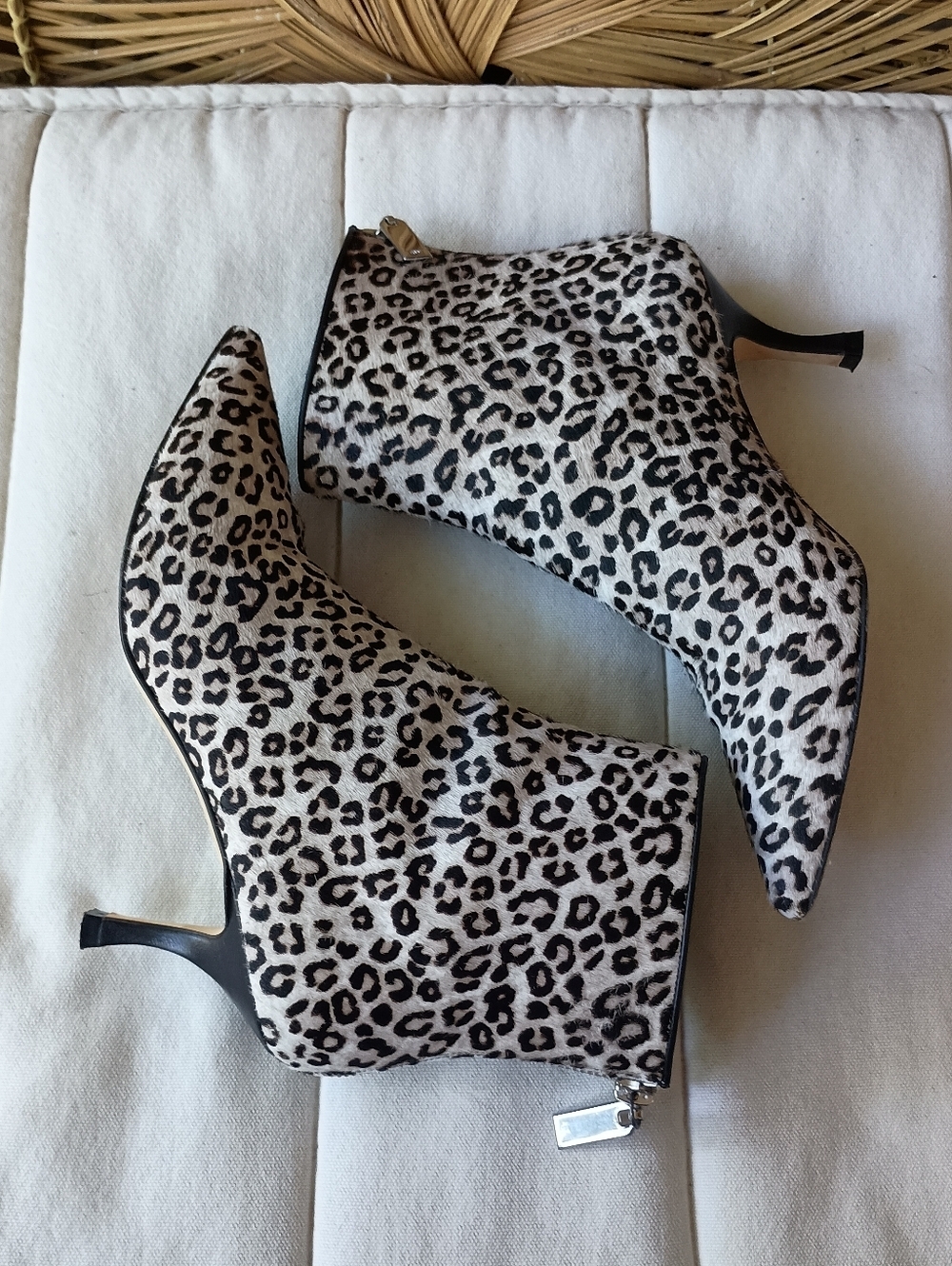Stuart Weitzman Atom West Spotted Leopard Booties Womens_5.5